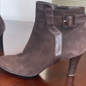 Aquatalia Suede Rae Weatherproof Brown Ankle Bootie. Made in Italy. Easy Zip On!